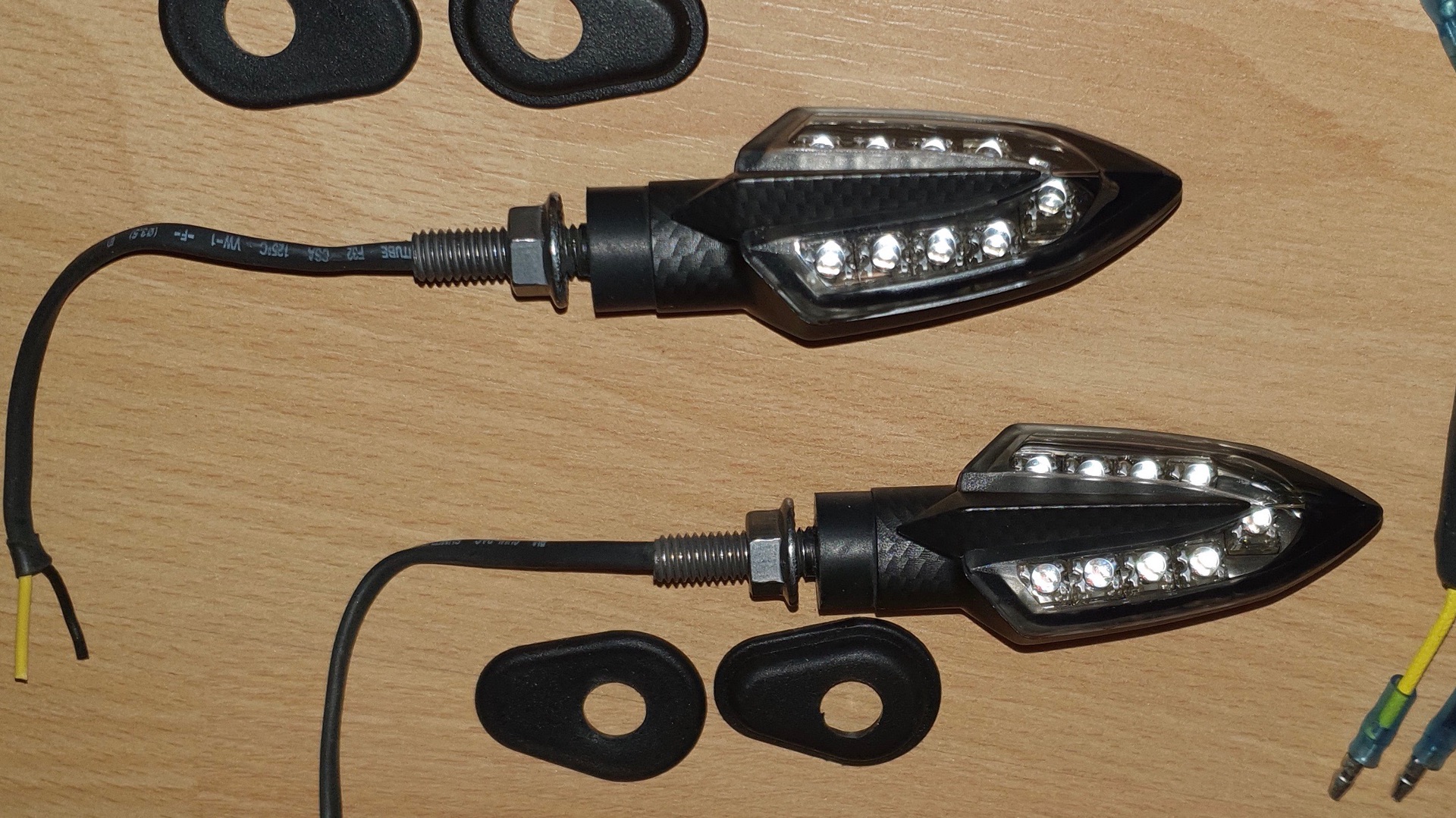 Tracer L.E.D. LED-Umbausatz für den vorderen Blinker