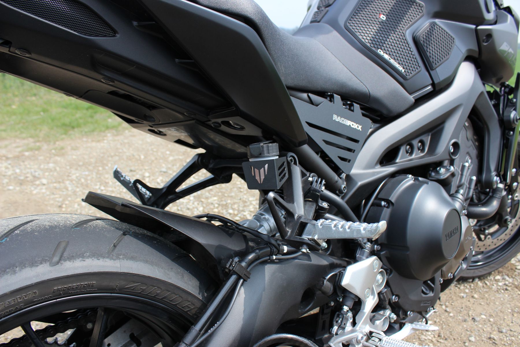 WEIDUBAIHUO Motorrad Hinterer Bremsflüssigkeitsbehälter Schutzabdeckung Schutz Für Y&amaha MT09 MT-09 FJ-09 FZ-09 XSR900 XSR700 Für T&Racer 900 700 Farbe : FJ09 1 